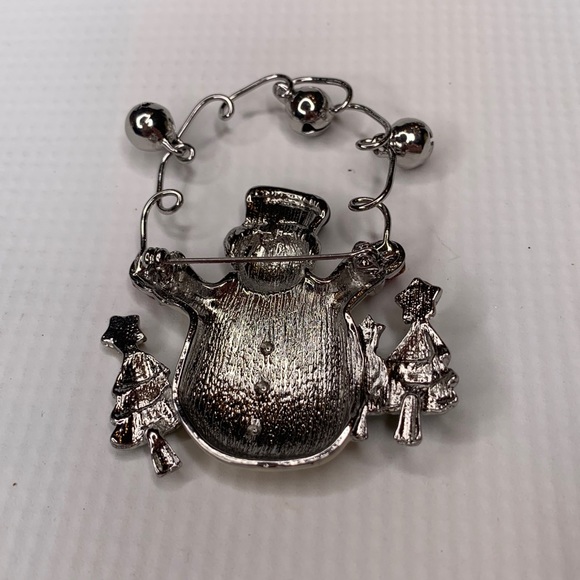 Snowman jingle bell enamel Xmas brooch pin - Picture 3 of 3